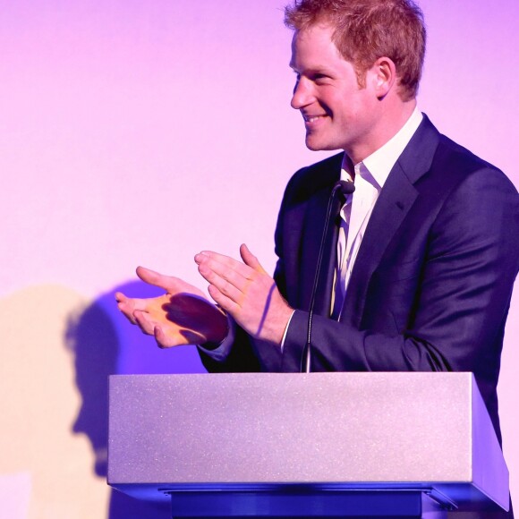 Le prince Harry fait un discours lors de la soirée Sentebale summer party au Dorchester Hotel à Londres le 7 mai 2014.