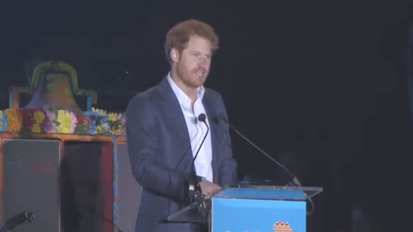 Le prince Harry faisant un discours lors du concert caritatif pour sa fondation Sentebale en faveur des orphelins du Lesotho le 28 juin 2016 à Londres.