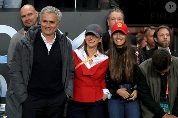 Jose Mourinho avec sa femme Matilde Faria et leur fille Matilde lors de la victoire de Manchester United en finale de l'Europa League le 24 mai 2017 à la Friends Arena de Stockholm. Un succès dédié aux victimes de l'attentat perpétré deux jours plus tôt à la fin d'un concert d'Ariana Grande à Manchester.