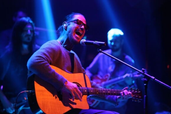 Exclusif - Chris Cornell sur scène lors d'un concert d'Anna Vissi le 6 avril 2017 à Athènes.