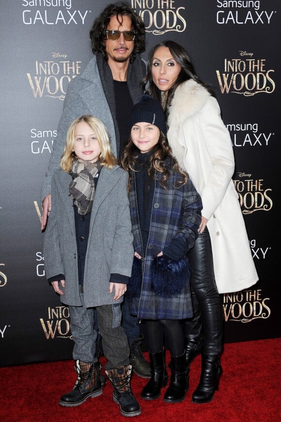 Chris Cornell, sa femme Vicky Karayiannis et leurs enfants Christopher Nicholas et Toni en décembre 2014 à New York pour l'avant-première d'Into the Woods.