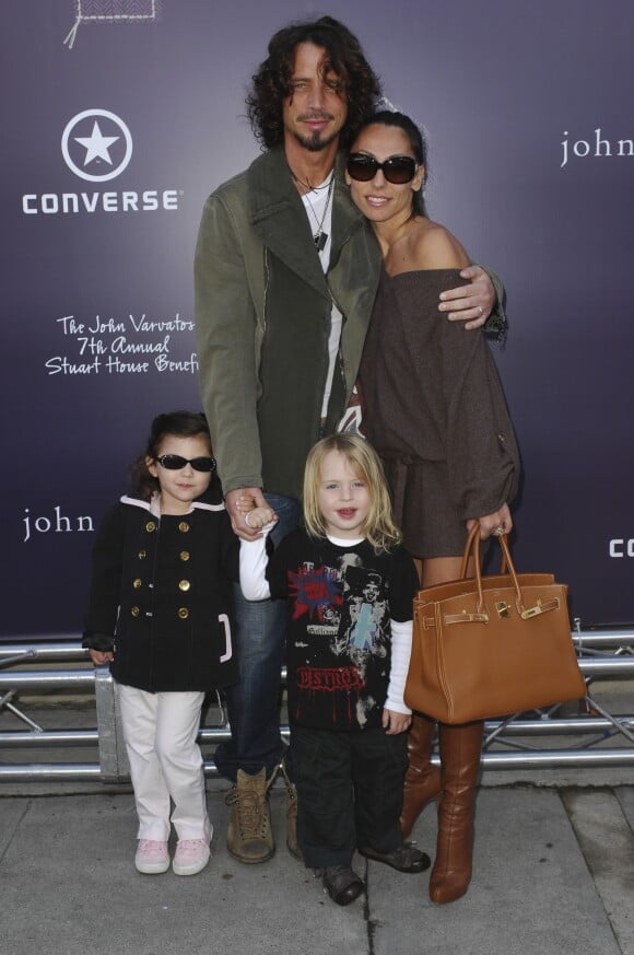 Chris Cornell, sa femme Vicky Karayiannis et leurs enfants Christopher Nicholas et Toni en mars 2009 à Los Angeles lors d'un événement caritatif.