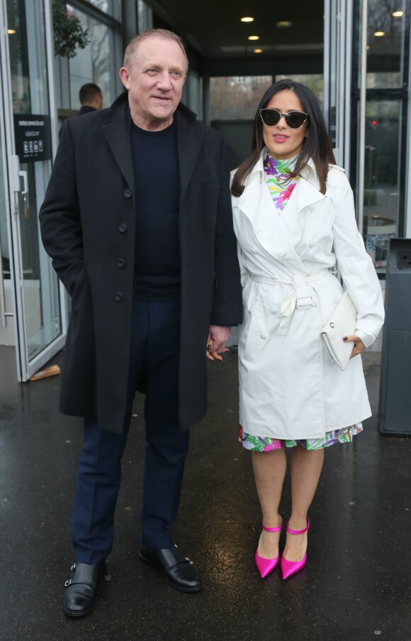 François-Henri Pinault et sa femme Salma Hayek sortant du défilé de mode "Balenciaga", collection prêt-à-porter Automne-Hiver 2017-2018 à l'Espace Champerret à Paris, le 5 Mars 2017.© CVS/Veeren/Bestimage