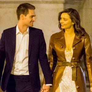 Miranda Kerr et son fiancé Evan Spiegel à la sortie du cocktail du dîner de présentation de la nouvelle collection Vuitton "Masters, Les Grands Maîtres" en collaboration avec Jeff Koons au Louvre à Paris, France, le 11 avril 2017.