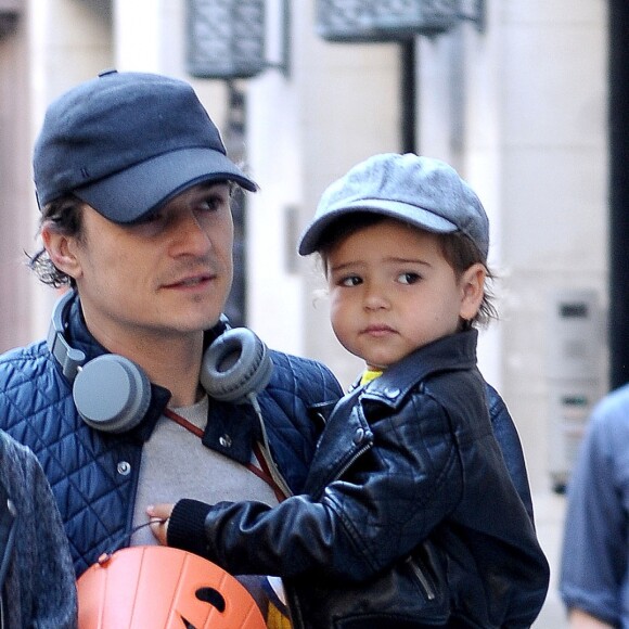 Miranda Kerr et Orlando Bloom se sont promenes avec leur fils Flynn dans les rues de New York, ne demontrant aucunement leur rupture annoncee la semaine derniere. Le 28 octobre 2013