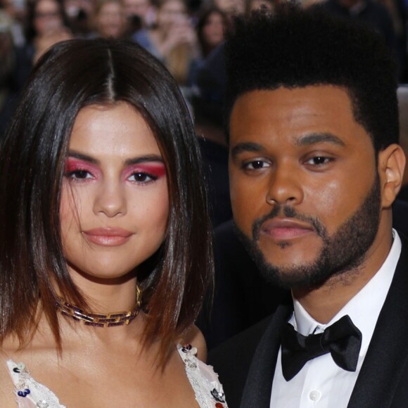 Selena Gomez et son compagnon The Weeknd (Abel Tesfaye) arrivent au MET 2017 Costume Institute Gala sur le thème de "Rei Kawakubo/Comme des Garçons: Art Of The In-Between" à New York le 1er mai 2017.