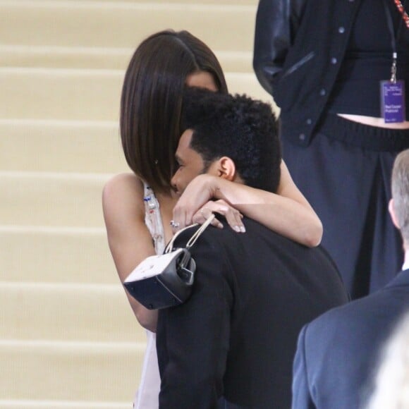 Selena Gomez et son compagnon The Weekend arrivent au MET 2017 Costume Institute Gala sur le thème de "Rei Kawakubo/Comme des Garçons: Art Of The In-Between" à New York, le 1er mai 2017 © CPA/Bestimage