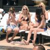Lottie Moss, Emily Blackwell, et des amis au club La Sala à Marbella, le 27 mai 2017.  May 27th, 2017. Lottie Moss and Emily Blackwell seen at La Sala in Marbella. Lottie was seen flashing her toned body in a black two piece bikini as she sunk cocktails and smoked multiple cigarettes.27/05/2017 - Marbella