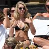 Lottie Moss, Emily Blackwell, et des amis au club La Sala à Marbella, le 27 mai 2017.  May 27th, 2017. Lottie Moss and Emily Blackwell seen at La Sala in Marbella. Lottie was seen flashing her toned body in a black two piece bikini as she sunk cocktails and smoked multiple cigarettes.27/05/2017 - Marbella