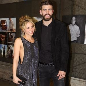 Gerard Piqué reçoit le prix du meilleur athlète catalan lors d'une cérémonie à Barcelone le 25 janvier 2016.