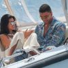 Kourtney Kardashian et son compagnon Younes Bendjima quittent l'hôtel du Cap Eden Roc en bateau lors du 70ème Festival International du Film de Cannes le 24 mai 2017.