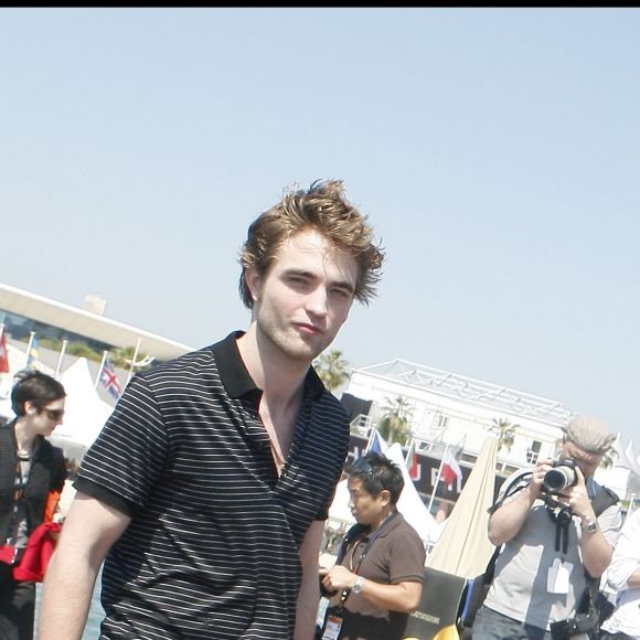 Robert Pattinson sur la plage du Majestic lors du 62e Festival de Cannes le 19 mai 2009