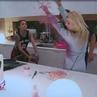 Les Anges 9 – Une bagarre dégénère: Assiettes, jus de fruits... la cuisine ravagée