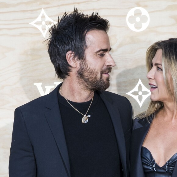 Jennifer Aniston et son mari Justin Theroux - Photocall - Cocktail du dîner de présentation de la nouvelle collection Vuitton "Masters, Les Grands Maîtres" en collaboration avec Jeff Koons au Louvre à Paris, le 11 avril 2017. © Olivier Borde/Bestimage