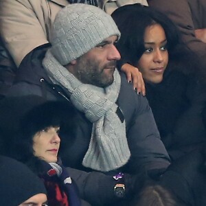 Exclusif - Amel Bent et son compagnon Patrick assistent au match de Ligue des Champions Psg - Olympiakos Le Piree au Parc des Princes a Paris le 27 novembre 2013.