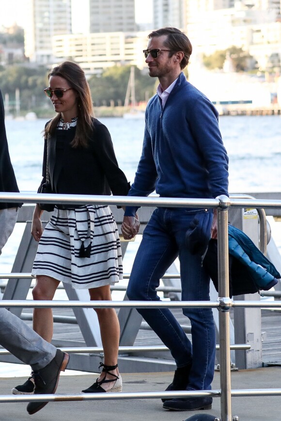 Pippa Middleton et son mari James Matthews partent du port de Sydney en hydravion pour se rendre à Cottage Point, Australie, le 31 mai 2017.
