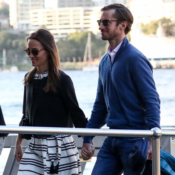 Pippa Middleton et son mari James Matthews partent du port de Sydney en hydravion pour se rendre à Cottage Point, Australie, le 31 mai 2017.