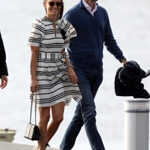 Pippa Middleton et son mari James Matthews partent du port de Sydney en hydravion pour se rendre à Cottage Point, Australie, le 31 mai 2017.