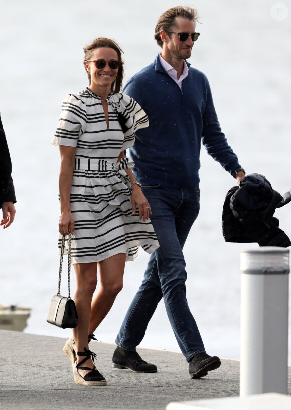 Pippa Middleton et son mari James Matthews partent du port de Sydney en hydravion pour se rendre à Cottage Point, Australie, le 31 mai 2017.