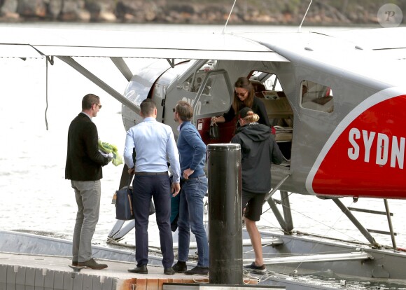 Pippa Middleton et son mari James Matthews arrivent en hydravion avec des amis à Cottage Point, Australie, le 31 mai 2017.