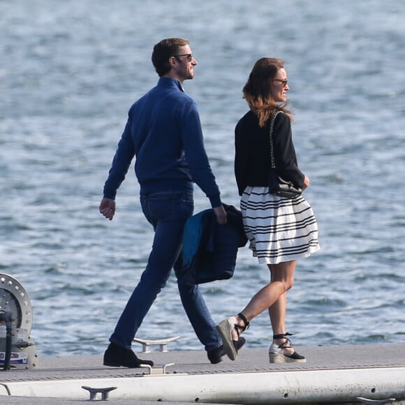 Exclusif - Pippa Middleton et son mari James Matthews partent du port de Sydney en hydravion avec des amis pour se rendre à Cottage Point, Australie, le 31 mai 2017.