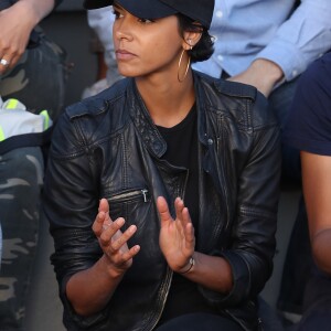 Shy'm à Roland-Garros dans les tribunes du court n°3 le 4 juin 2017 pour soutenir son compagnon Benoît Paire et sa partenaire de double mixte Chloé Paquet lors de leur match du deuxième tour, perdu 3-6, 2-6. © Dominique Jacovides-Cyril Moreau/Bestimage