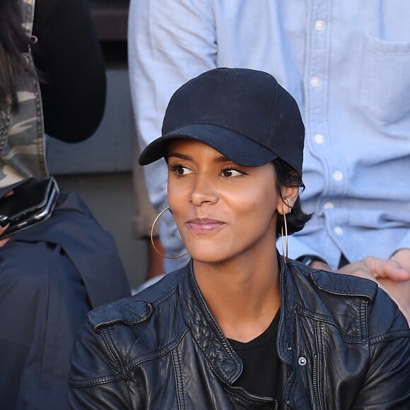 Shy'm à Roland-Garros dans les tribunes du court n°3 le 4 juin 2017 pour soutenir son compagnon Benoît Paire et sa partenaire de double mixte Chloé Paquet lors de leur match du deuxième tour, perdu 3-6, 2-6. © Dominique Jacovides-Cyril Moreau/Bestimage