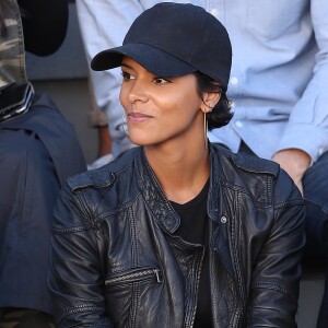 Shy'm à Roland-Garros dans les tribunes du court n°3 le 4 juin 2017 pour soutenir son compagnon Benoît Paire et sa partenaire de double mixte Chloé Paquet lors de leur match du deuxième tour, perdu 3-6, 2-6. © Dominique Jacovides-Cyril Moreau/Bestimage