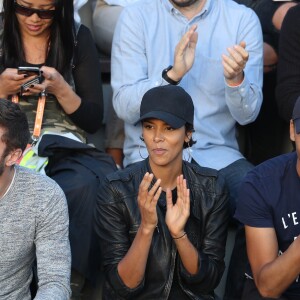 Shy'm à Roland-Garros dans les tribunes du court n°3 le 4 juin 2017 pour soutenir son compagnon Benoît Paire et sa partenaire de double mixte Chloé Paquet lors de leur match du deuxième tour, perdu 3-6, 2-6. © Dominique Jacovides-Cyril Moreau/Bestimage