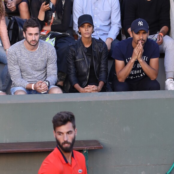 Shy'm soutenait son compagnon Benoît Paire à Roland-Garros le 4 juin 2017 lors de son match de double mixte avec Chloé Paquet, perdu 3-6, 2-6. © Dominique Jacovides-Cyril Moreau/Bestimage