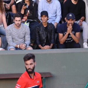 Shy'm soutenait son compagnon Benoît Paire à Roland-Garros le 4 juin 2017 lors de son match de double mixte avec Chloé Paquet, perdu 3-6, 2-6. © Dominique Jacovides-Cyril Moreau/Bestimage