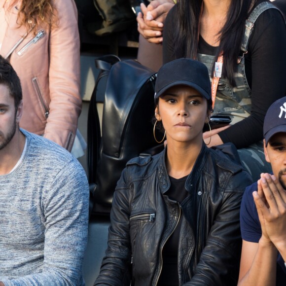 Shy'm était présente sur le court n°3 à Roland-Garros le 4 juin 2017 pour soutenir son compagnon Benoît Paire et sa partenaire de double mixte Chloé Paquet.