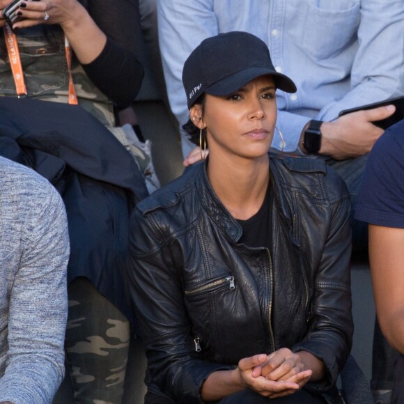 Shy'm était présente sur le court n°3 à Roland-Garros le 4 juin 2017 pour soutenir son compagnon Benoît Paire et sa partenaire de double mixte Chloé Paquet.