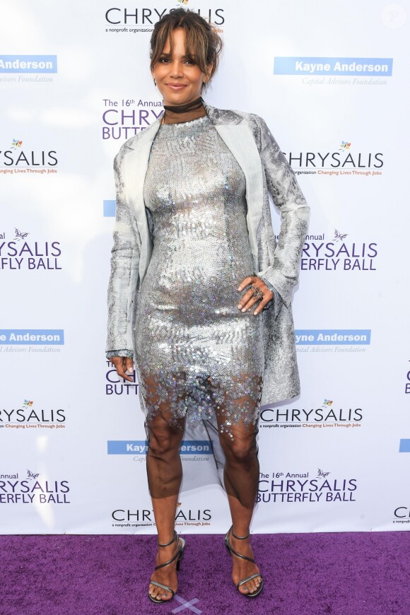 Halle Berry lors la soirée "Chrysalis Butterfly Ball" à Los Angeles le 3 juin 2017.