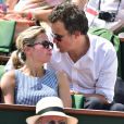 Anne-Sophie Lapix et son mari Arthur Sadoun - People dans les tribunes lors de la demi-finale des Internationaux de tennis de Roland-Garros à Paris, le 5 juin 2015.