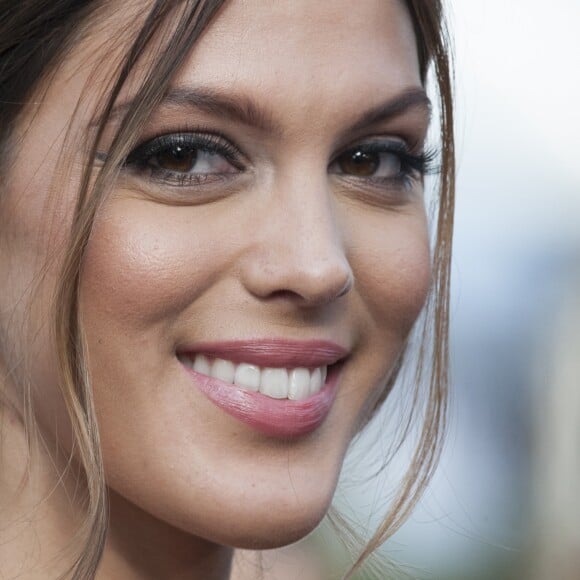 Iris Mittenaere (Miss France et Miss Univers 2016) à la montée des marches du film "Les Proies (The Beguiled)" lors du 70ème Festival International du Film de Cannes, le 24 mai 2017. © Pierre Perusseau/Bestimage