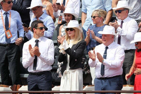 Tony Estanguet, Nicole Kidman et le président de la Fédération Française de Tennis Bernard Giudicelli assistent à la finale simple messieurs de Roland-Garros, opposant Rafael Nadal à Stanislas Wawrinka. Paris, le 11 juin 2017. © Jacovides-Moreau / Bestimage