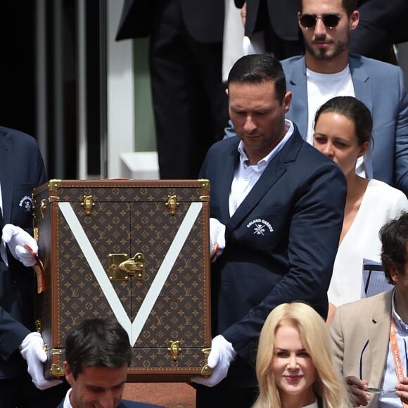 Tony Estanguet et Nicole Kidman assistent à la finale simples messieurs de Roland-Garros. Paris, le 11 juin 2017.