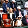 Tony Estanguet et Nicole Kidman, le roi Juan Carlos Ier d'Espagne dans les tribunes lors de la finale homme des Internationaux de Tennis de Roland-Garros à Paris, le 11 juin 2017. © Jacovides-Moreau/Bestimage