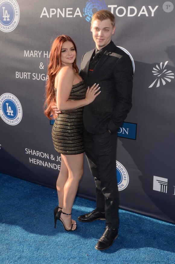 Ariel Winter et son compagnon Levi Meaden arrivent à la soirée de gala Blue Diamond au stade Dodger de Los Angeles le 8 juin 2017.