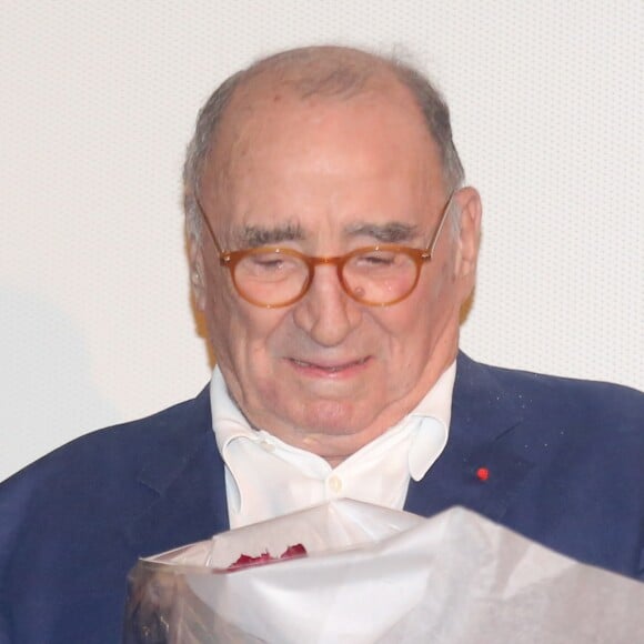 Claude Brasseur lors de la cérémonie d'ouverture du 6ème "Champs Elysées Film Festival" au cinéma Gaumont Marignan à Paris, le 15 juin 2017. Claude Brasseur fêtait également ses 81 ans et symboliquement une religieuse avec une petite bougie et un bouquet de fleurs lui a été offert. © CVS/Bestimage  Celebrities at the opening ceremony of the 6th "Champs Elysees Film Festival" held at the Gaumont Marignan in Paris. June 15th, 2017.15/06/2017 - Paris