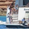 Cesc Fabregas, sa compagne Daniella Semaan et Lionel Messi en vacances sur un yacht avec leurs familles et des amis au large de Formentera le 12 juin 2017.