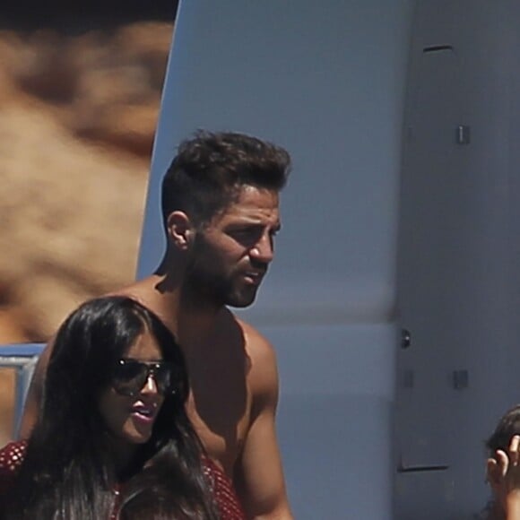 Lionel Messi, Cesc Fabregas et sa compagne Daniella Semaan en vacances sur un yacht avec leurs familles et des amis au large de Formentera le 12 juin 2017.