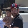 Lionel Messi, sa femme Antonella Rocuzzo avec leurs fils Mateo et Thiago en vacances à Ibiza le 12 juin 2017.