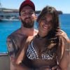 Lionel Messi pose avec sa fiancée Antonella Roccuzzo lors de vacances sur un yacht au large de Formentera, le 12 juin 2017.
