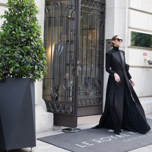 Semi Exclusif - Céline Dion quitte l'hôtel Royal Monceau pour se rendre à l'Opéra Garnier à Paris, le 13 juin 2017.