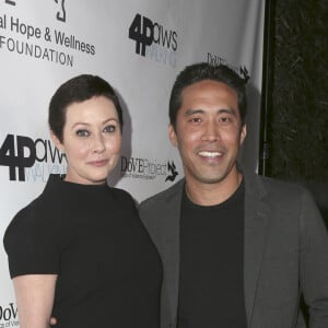 Shannen Doherty, Marc Ching (Marc Ching habite à Los Angeles où il exerce les activités d'herboriste et de nutritionniste. Grand amoureux des bêtes, il a créé Animal Hope and Wellness Foundation 'la fondation pour l’espoir et le bien être animal') à la soirée caritative Animal Hope and Wellness Foundation à l’hôtel W à Hollywood, le 4 Mars 2017