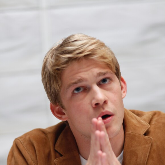 Joe Alwyn, en conférence de presse pour le film "Billy Lynn's Long Halftime Walk". Le 15 octobre 2016 au Essex House Hotel, à New York.