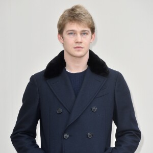 Joe Alwyn - Photocall lors du défilé Burberry Prorsum Hommes Printemps-Eté 2016 à Londres, le 11 janvier 2016.