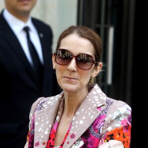 Céline Dion quitte l'hôtel Royal Monceau, à Paris, le 14 juin 2017.